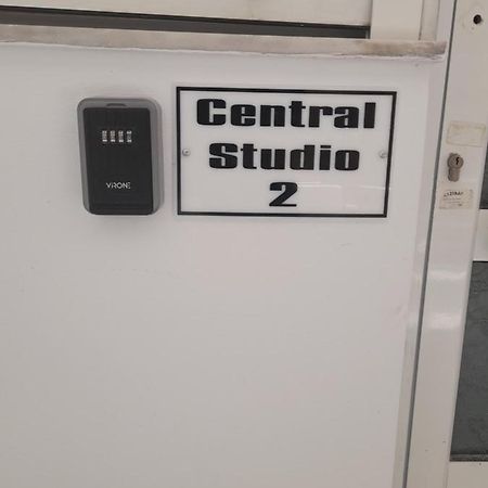 Central Studio 2 كاندية المظهر الخارجي الصورة